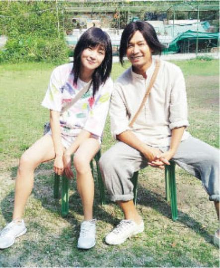 萬綺雯穿短褲騷美腿好搶鏡，但郭晉安的「潮流乞丐」也不輸蝕，大家打成平手。（微博圖片）