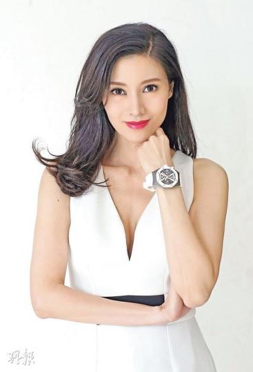 李嘉欣因病缺席昨日舉行的愛彼表活動,深感無奈。(攝影﹕孫華中)李桂蘭不信謝婷婷在街上向她的兒子Sean發脾氣。(攝影﹕孫華中)蔡加讚指太太汪圓圓在家安胎,身體狀况不錯。(攝影﹕孫華中)大肚呂慧儀入馬場,老公黃文迪貼身服侍。(攝影﹕孫華中)羅傑承見記者拍照即快步走人。(攝影﹕孫華中) 李嘉欣因病缺席昨日舉行的愛彼表活動,深感無奈。(攝影﹕孫華中)李桂蘭不信謝婷婷在街上向她的兒子Sean發脾氣。(攝影﹕孫華中)蔡加讚指太太汪圓圓在家安胎,身體狀况不錯。(攝影﹕孫華中)大肚呂慧儀入馬場,老公黃文迪貼身服侍。(攝影﹕孫華中)羅傑承見記者拍照即快步走人。(攝影﹕孫華中)