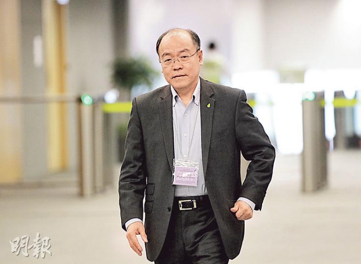 民協馮檢基昨晨與政務司長林鄭月娥會面談政改,會後他強調,即使林太呼籲民主派按民意決定政改投票取向,但他認為要考慮價值觀和政綱。(李澤彤攝) 民協馮檢基昨晨與政務司長林鄭月娥會面談政改,會後他強調,即使林太呼籲民主派按民意決定政改投票取向,但他認為要考慮價值觀和政綱。(李澤彤攝)