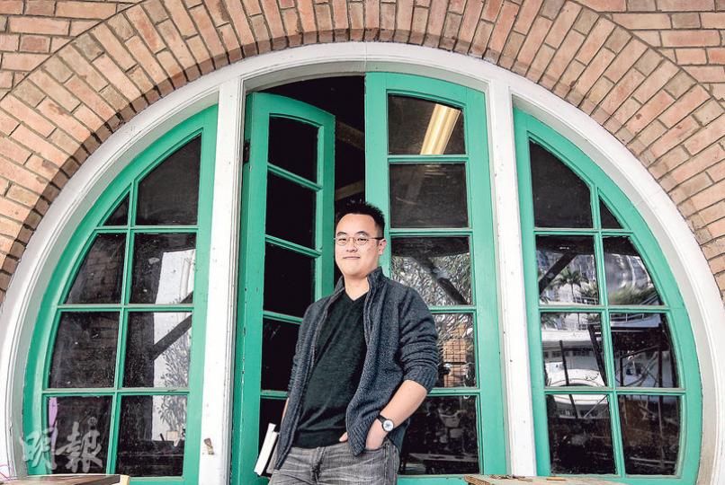 雙城達人鄺健銘(李澤彤攝)■《港英時代——英國殖民管治術》■作者:鄺健銘■出版:天窗出版社,2015年2月。(李澤彤攝) 雙城達人鄺健銘(李澤彤攝)■《港英時代——英國殖民管治術》■作者:鄺健銘■出版:天窗出版社,2015年2月。(李澤彤攝)