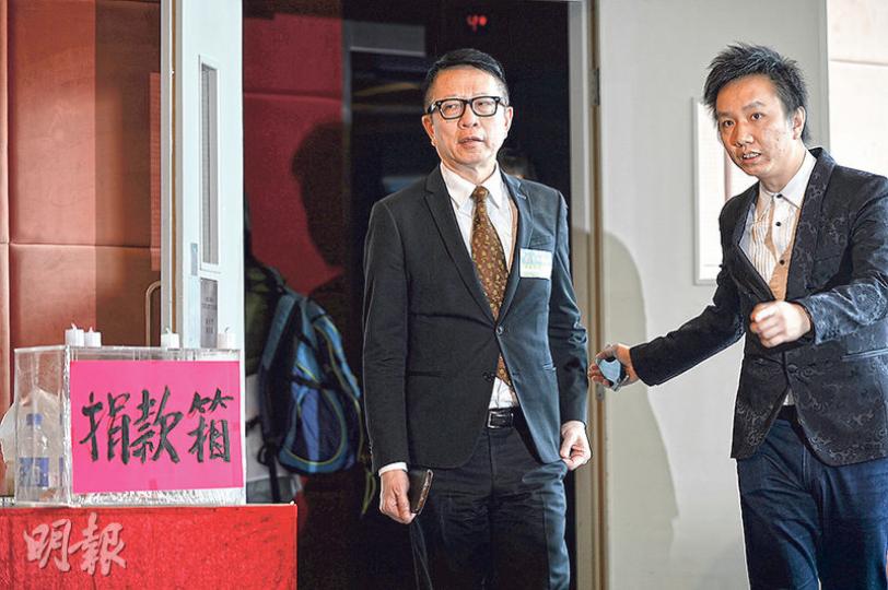 亞視未有為僱員供公積金,積金局入稟區院控告亞視,追討欠款及附加費共53.7萬元。亞視執行董事葉家寶(左)表示資金「陸續到位」,希望公積金欠款問題可盡快解決。(葉家豪攝) 亞視未有為僱員供公積金,積金局入稟區院控告亞視,追討欠款及附加費共53.7萬元。亞視執行董事葉家寶(左)表示資金「陸續到位」,希望公積金欠款問題可盡快解決。(葉家豪攝)