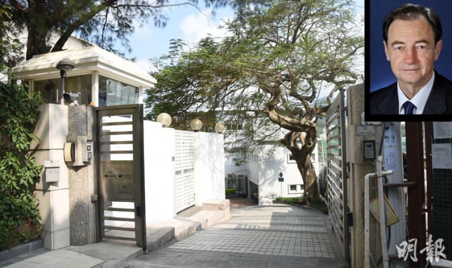 澳洲駐港總領事Paul Tighe(小圖)位於香港仔香島道39號的獨立屋官邸(左圖)昨日遇竊,戶主損失10萬元財物。(網上圖片瘬略銴s攝) 澳洲駐港總領事Paul Tighe(小圖)位於香港仔香島道39號的獨立屋官邸(左圖)昨日遇竊,戶主損失10萬元財物。(網上圖片瘬略銴s攝)