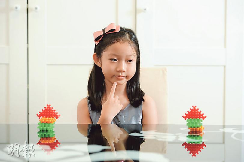 無論轉校原因如何，家長都不應一意孤行作決定，先跟子女好好商量，達成共識。（胡景禧攝）如小朋友屬慢熱型，偏愛寫作和閱讀，應付筆試也較有優勢。（胡景禧攝）