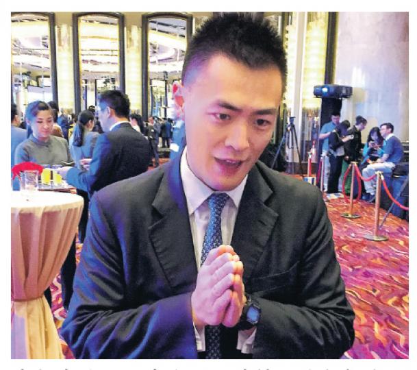 青年事務委員會主席劉鳴煒回應年輕人買樓嘅言論被指「離地」，佢噚日出席香港江蘇社團總會成立酒會時回應提問，話樓價幾高幾低都好，都係有儲首期嘅需要，至於儲唔儲到錢係個人選擇。（陳洛明攝）
