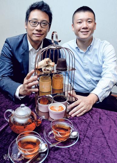 喜尚看好內地休閒餐飲業發展,早前收購發記甜品為拓展內地市場。圖左為發記黃逸璋,旁為喜尚黃天競。(劉焌陶攝) 喜尚看好內地休閒餐飲業發展,早前收購發記甜品為拓展內地市場。圖左為發記黃逸璋,旁為喜尚黃天競。(劉焌陶攝)