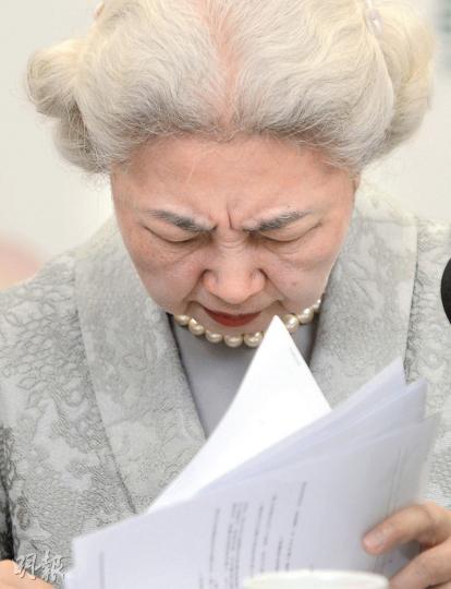 基本法委員會副主任梁愛詩表示,佔領運動不是推翻國家政制,因此不違《國安法》;至於參與六四集會,她認為如果有人利用「六四」去組織他人推翻政權,便相信是危害國家安全。(余俊亮攝) 基本法委員會副主任梁愛詩表示,佔領運動不是推翻國家政制,因此不違《國安法》;至於參與六四集會,她認為如果有人利用「六四」去組織他人推翻政權,便相信是危害國家安全。(余俊亮攝)