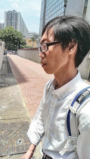 被告李家樂(圖)昨雖遭裁判官形容他「其貌不揚」,但他昨離開法院時仍然大方地任由記者拍照。(章淑廉攝) 被告李家樂(圖)昨雖遭裁判官形容他「其貌不揚」,但他昨離開法院時仍然大方地任由記者拍照。(章淑廉攝)