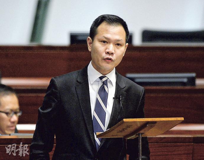 法律界郭榮鏗指林鄭月娥司長、曾俊華司長,或是立法會主席曾鈺成,無論是辦事能力、溝通能力和政治智慧都比梁振英高,要求梁不要連任。(余俊亮攝)特首梁振英稱,市民希望議員以正常手法審議和表決,希望行政和立法關係進入良性互動的正軌,但指過去兩周拉布的議員繼續拉布,姑息拉布的繼續姑息。(李紹昌攝)資訊科技界莫乃光要求特首回應3項創科政策,包括立即發牌予港視、政府增採購本地出產的創新及科技產品和服務,及處理政府聘用IT合約員工問題。(余俊亮攝) 法律界郭榮鏗指林鄭月娥司長、曾俊華司長,或是立法會主席曾鈺成,無論是辦事能力、溝通能力和政治智慧都比梁振英高,要求梁不要連任。(余俊亮攝)特首梁振英稱,市民希望議員以正常手法審議和表決,希望行政和立法關係進入良性互動的正軌,但指過去兩周拉布的議員繼續拉布,姑息拉布的繼續姑息。(李紹昌攝)資訊科技界莫乃光要求特首回應3項創科政策,包括立即發牌予港視、政府增採購本地出產的創新及科技產品和服務,及處理政府聘用IT合約員工問題。(余俊亮攝)