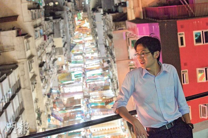 前政助陳智遠最近籌辦油麻地導賞團,帶遊客穿梭廟街和果欄,體驗不一樣的香港。(鄧宗弘攝) 前政助陳智遠最近籌辦油麻地導賞團,帶遊客穿梭廟街和果欄,體驗不一樣的香港。(鄧宗弘攝)