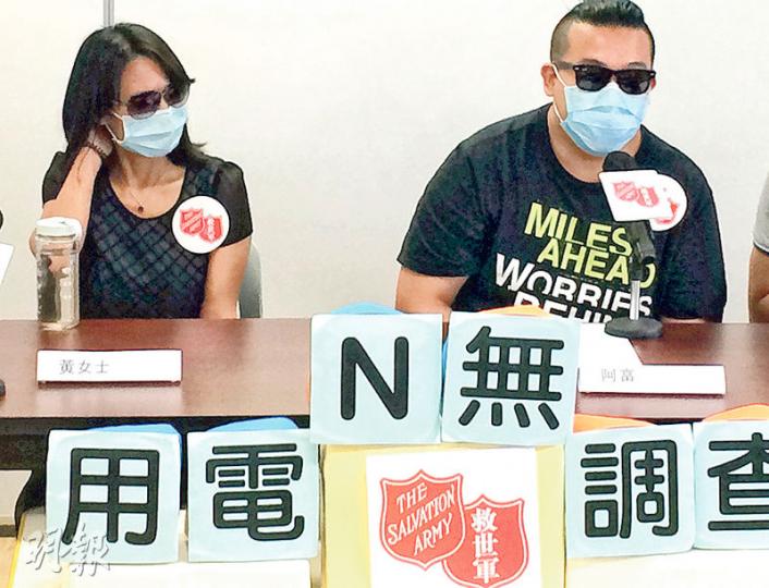 兩名「N無人士」黃女士(左)及阿富(右)表示,劏房單位環境欠佳,無奈需長開冷氣,致電費壓力大增。(王慧瓊攝) 兩名「N無人士」黃女士(左)及阿富(右)表示,劏房單位環境欠佳,無奈需長開冷氣,致電費壓力大增。(王慧瓊攝)