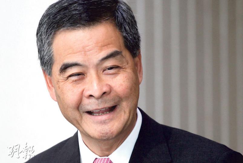 特首梁振英(圖)昨日開行政會議前,回應訪京與全國人大委員長張德江會面不獲新華社報道一事,反駁其工作「不被肯定」的說法。(李紹昌攝) 特首梁振英(圖)昨日開行政會議前,回應訪京與全國人大委員長張德江會面不獲新華社報道一事,反駁其工作「不被肯定」的說法。(李紹昌攝)