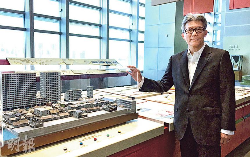 廉署執行處首長黃世照人生中只曾任職廉署,離開38年調查生涯在即,他表示有不少難忘的個案,當中有大案件,也有小人物,1977年加入廉署任調查員的他,甫入職便曾參與調查圖中模型所示的油麻地果欄貪污案。(曾錦雯攝) 廉署執行處首長黃世照人生中只曾任職廉署,離開38年調查生涯在即,他表示有不少難忘的個案,當中有大案件,也有小人物,1977年加入廉署任調查員的他,甫入職便曾參與調查圖中模型所示的油麻地果欄貪污案。(曾錦雯攝)