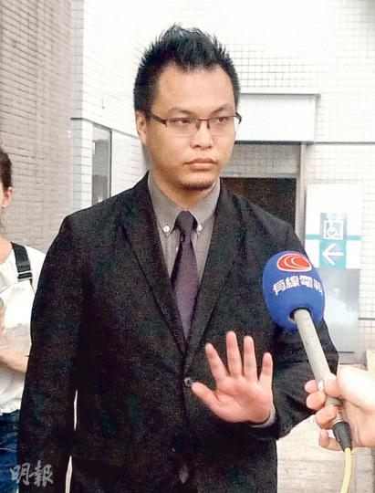 蘇永健(圖)在審訊稱事發時擔心一名學生身處衝突現場拍照,遂上前觀察事件。法庭指他拒絕助查,自招嫌疑,但因難以確定其身分,判他罪脫。(何偉畧攝) 蘇永健(圖)在審訊稱事發時擔心一名學生身處衝突現場拍照,遂上前觀察事件。法庭指他拒絕助查,自招嫌疑,但因難以確定其身分,判他罪脫。(何偉畧攝)