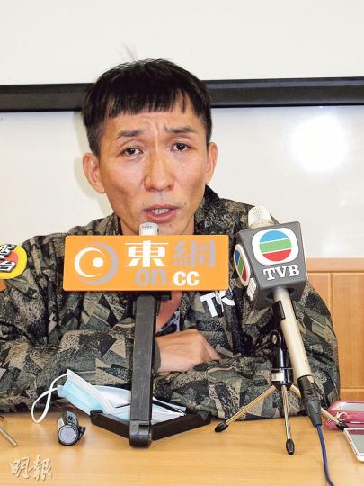 張立基稱不滿醫生指張媽媽90歲年紀大又多病,都「差不多」的說法。(攝影/記者﹕鍾一虹)張立基心痛母親的離開,忍不住嗚咽。(攝影/記者﹕鍾一虹) 張立基稱不滿醫生指張媽媽90歲年紀大又多病,都「差不多」的說法。(攝影/記者﹕鍾一虹)張立基心痛母親的離開,忍不住嗚咽。(攝影/記者﹕鍾一虹)