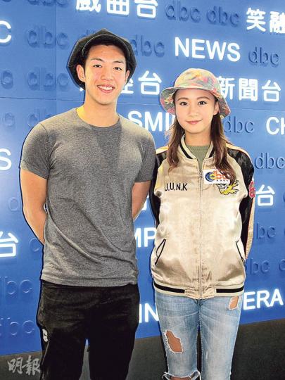 歐陽巧瑩做完訪問,男友林師傑接收工。(攝影/記者:柯美) 歐陽巧瑩做完訪問,男友林師傑接收工。(攝影/記者:柯美)