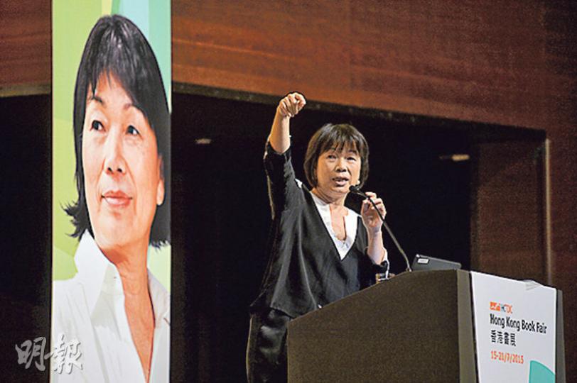 台灣前文化部長龍應台昨日在書展以「我有記憶,所以我在」為題發表演講。(鄧宗弘攝) 台灣前文化部長龍應台昨日在書展以「我有記憶,所以我在」為題發表演講。(鄧宗弘攝)