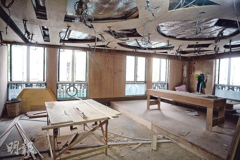 第一集團的達之路9號「皇宮屋」,正進行內部裝修;物業意向價10億元,並要求準買家需有100億元身家,他日方可獲安排睇樓。(劉焌陶攝) 第一集團的達之路9號「皇宮屋」,正進行內部裝修;物業意向價10億元,並要求準買家需有100億元身家,他日方可獲安排睇樓。(劉焌陶攝)