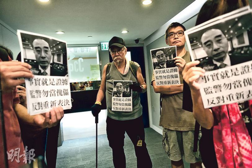 民陣昨到監警會抗議,指警方沒就朱經緯個案提供新資料,監警會不應再表決此個案。(蘇智鑫攝) 民陣昨到監警會抗議,指警方沒就朱經緯個案提供新資料,監警會不應再表決此個案。(蘇智鑫攝)