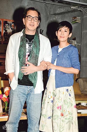 被君如取笑瞪大眼好惡,秋生自嘲因甲狀腺出問題才眼凸,叫君如不要歧視病人。(攝影﹕孫華中) 被君如取笑瞪大眼好惡,秋生自嘲因甲狀腺出問題才眼凸,叫君如不要歧視病人。(攝影﹕孫華中)