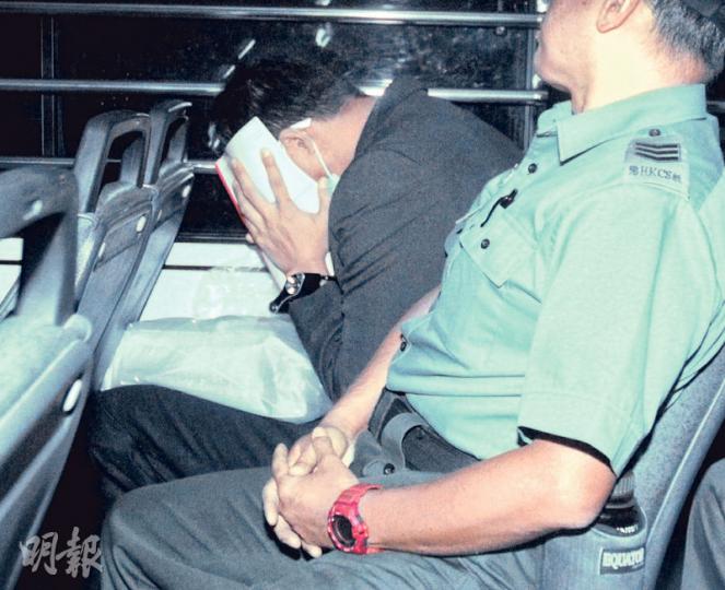 首被告葉劍華(圖)曾向警員承認犯案,惟被問到付酬者身分,他卻說「我唔想講」。(李紹昌攝)次被告黃志華(圖)被指與首被告葉劍華「細細個喺聯和墟打機識」,葉指案發當日黃負責斬劉進圖。(李紹昌攝)負責劉進圖遇襲案的總警司區展秋案發時是高級警司,他曾前往廣州與廣東省公安廳副廳長郭少波開會,要求內地公安找出本案兩名被告及將他們送回本港。(黃文雋攝) 首被告葉劍華(圖)曾向警員承認犯案,惟被問到付酬者身分,他卻說「我唔想講」。(李紹昌攝)次被告黃志華(圖)被指與首被告葉劍華「細細個喺聯和墟打機識」,葉指案發當日黃負責斬劉進圖。(李紹昌攝)負責劉進圖遇襲案的總警司區展秋案發時是高級警司,他曾前往廣州與廣東省公安廳副廳長郭少波開會,要求內地公安找出本案兩名被告及將他們送回本港。(黃文雋攝)