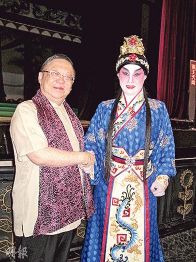 李居明編寫、由蓋鳴暉主演的新劇《漢王天嬌》前晚在新光戲院開鑼。(攝影/記者﹕柯美) 李居明編寫、由蓋鳴暉主演的新劇《漢王天嬌》前晚在新光戲院開鑼。(攝影/記者﹕柯美)