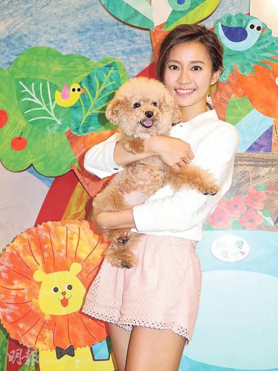 楊愛瑾指愛犬Toffee愛呷醋,慶幸很喜歡未婚夫郭永淳。(攝影/記者:孫慧莊) 楊愛瑾指愛犬Toffee愛呷醋,慶幸很喜歡未婚夫郭永淳。(攝影/記者:孫慧莊)