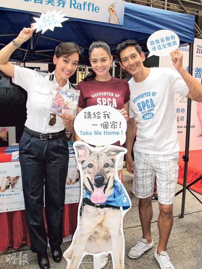 郭秀雲(左起)、 Jocelyn與Anthony齊齊呼籲大家到愛護動物協會收養動物。(攝影/記者:柯美) 郭秀雲(左起)、 Jocelyn與Anthony齊齊呼籲大家到愛護動物協會收養動物。(攝影/記者:柯美)