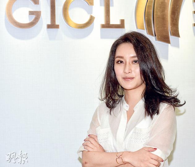 環球信貸主席王瑤,美國加息可能令本港樓價下跌,按揭業務風險增加,所以集團會拓展私人貸款業務及進軍內地,令業務多元化。(劉焌陶攝) 環球信貸主席王瑤,美國加息可能令本港樓價下跌,按揭業務風險增加,所以集團會拓展私人貸款業務及進軍內地,令業務多元化。(劉焌陶攝)