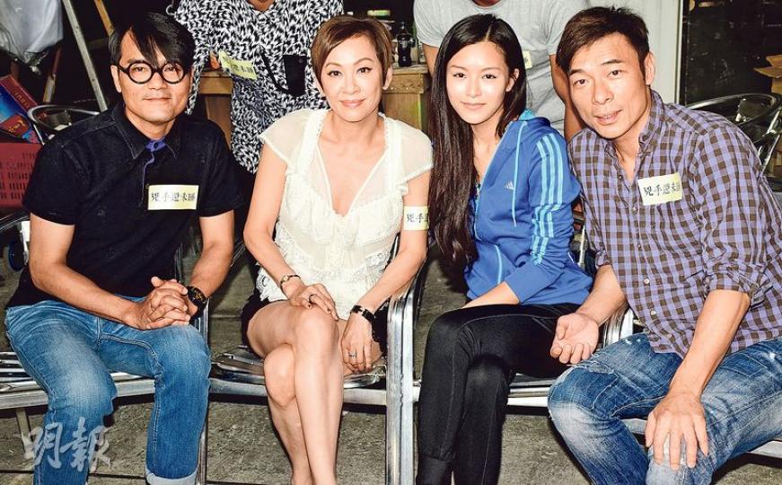 林家棟(左起)、余安安、文詠珊及許志安昨日出席新片開鏡儀式,余安安性感亮相成功搶鏡。(攝影:梁迺楠) 林家棟(左起)、余安安、文詠珊及許志安昨日出席新片開鏡儀式,余安安性感亮相成功搶鏡。(攝影:梁迺楠)