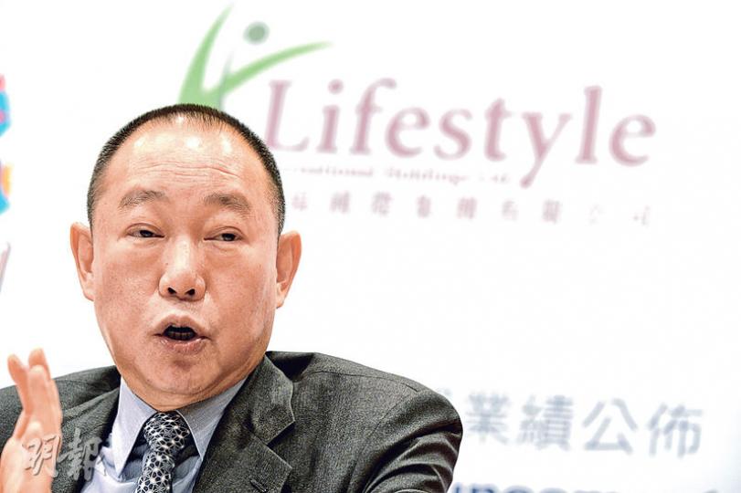 今年是銅鑼灣崇光百貨成立30周年,利福國際主席兼首席行政官劉鑾鴻稱,下半年會增加相關促銷活動。(蘇智鑫攝) 今年是銅鑼灣崇光百貨成立30周年,利福國際主席兼首席行政官劉鑾鴻稱,下半年會增加相關促銷活動。(蘇智鑫攝)
