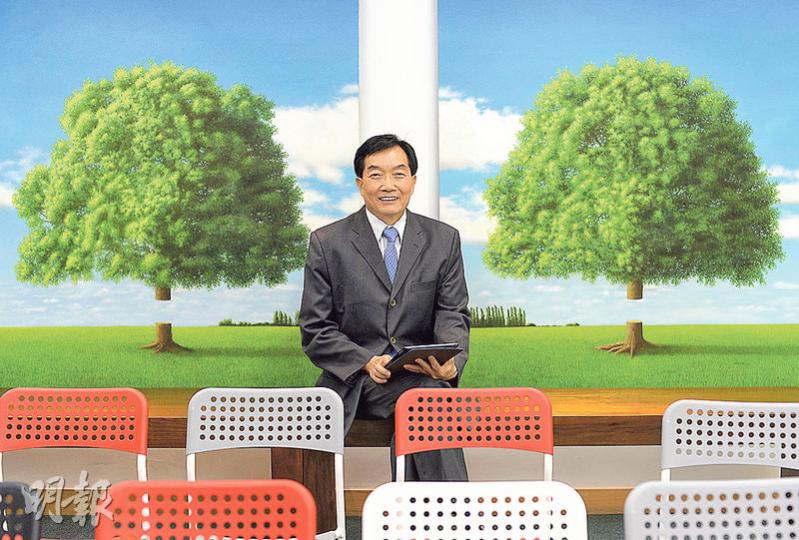 宏恩基督教學院校長崔康常稱,成立「創校獎學金」並非為「搶學生」,而是解決學生學習上的經濟問題,並採實報實銷模式。首屆學生若服務學校達20小時、操行良好、GPA逾2.5或3,可分別獲最多3萬至6萬獎學金。(鍾林枝攝) 宏恩基督教學院校長崔康常稱,成立「創校獎學金」並非為「搶學生」,而是解決學生學習上的經濟問題,並採實報實銷模式。首屆學生若服務學校達20小時、操行良好、GPA逾2.5或3,可分別獲最多3萬至6萬獎學金。(鍾林枝攝)