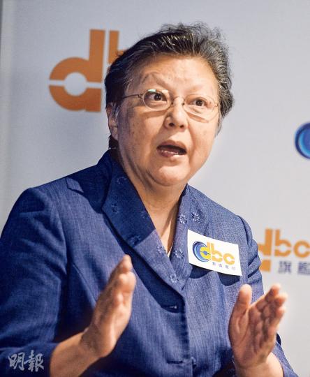 港大校友兼全國人大常委范徐麗泰表示,院校雖有聘人的自由,但若聘任「學術唔夠班,誠信有問題」的人引起校友反對,就應反思。(劉焌陶攝) 港大校友兼全國人大常委范徐麗泰表示,院校雖有聘人的自由,但若聘任「學術唔夠班,誠信有問題」的人引起校友反對,就應反思。(劉焌陶攝)