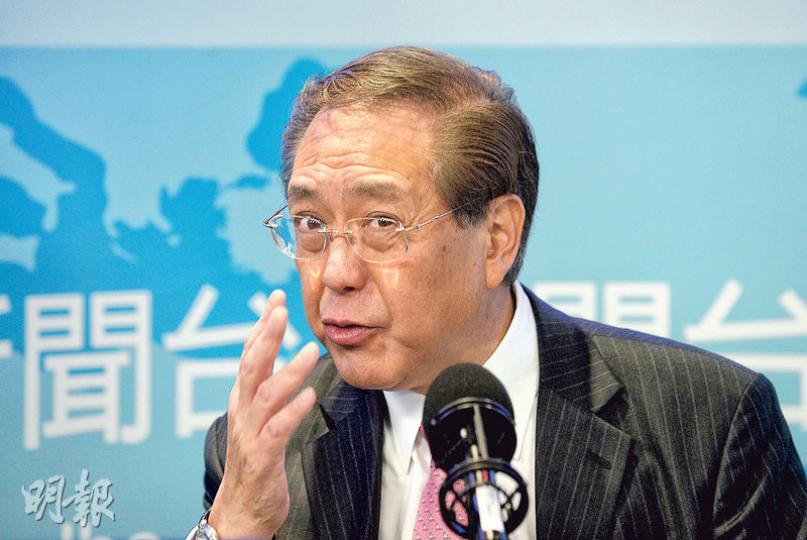 行會成員、香港大學校委李國章昨點名批評公民黨,要求他們不要為選舉「將大學和教育擺上神主枱」。(鍾林枝攝) 行會成員、香港大學校委李國章昨點名批評公民黨,要求他們不要為選舉「將大學和教育擺上神主枱」。(鍾林枝攝)