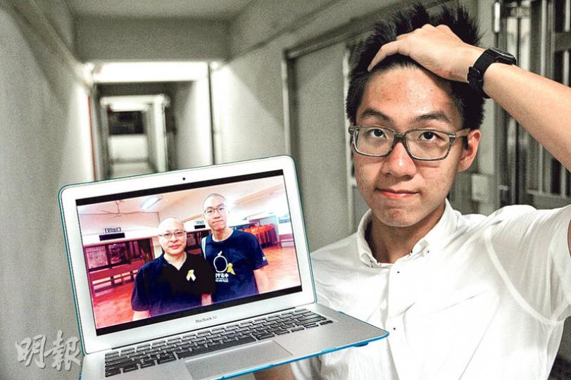 文憑試放榜後，港大法律學院副教授戴耀廷在facebook問黃梓維（右）是否會入讀該院，但黃最後選擇了中大法律學院。他昨笑言「唔知點回應佢（戴耀廷）」，但會邀約戴叙舊。電腦熒幕相片為他佔中前與戴耀廷剃頭明志。（林俊源攝）