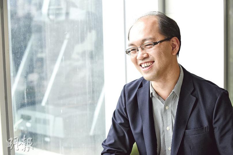Dannis放棄高薪厚職,換取更多與孩子相處的時間,他說希望給孩子家和愛,而非補習費。(陳淑安攝) Dannis放棄高薪厚職,換取更多與孩子相處的時間,他說希望給孩子家和愛,而非補習費。(陳淑安攝)