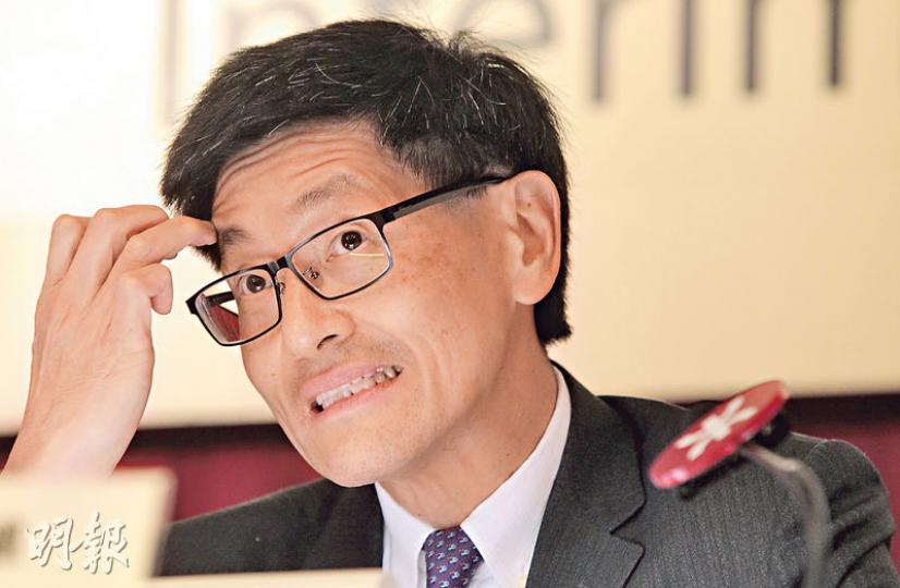 港鐵行政總裁梁國權表示,興建南港島線東段及觀塘延線開支增加,較原來預算再增逾一成。集團項目超支問題未止血,梁國權於記者會上亦緊皺眉頭。(李澤彤攝) 港鐵行政總裁梁國權表示,興建南港島線東段及觀塘延線開支增加,較原來預算再增逾一成。集團項目超支問題未止血,梁國權於記者會上亦緊皺眉頭。(李澤彤攝)