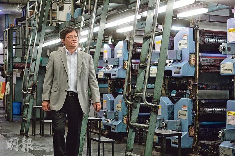 甘煥騰稱,為了業務未來,傳統報紙兼營網上業務是趨勢,同時亦是目前最平衡及合理的經營手法,但若突然整份報紙轉為網上媒體,則容易失去優勢。(鄧宗弘攝) 甘煥騰稱,為了業務未來,傳統報紙兼營網上業務是趨勢,同時亦是目前最平衡及合理的經營手法,但若突然整份報紙轉為網上媒體,則容易失去優勢。(鄧宗弘攝)