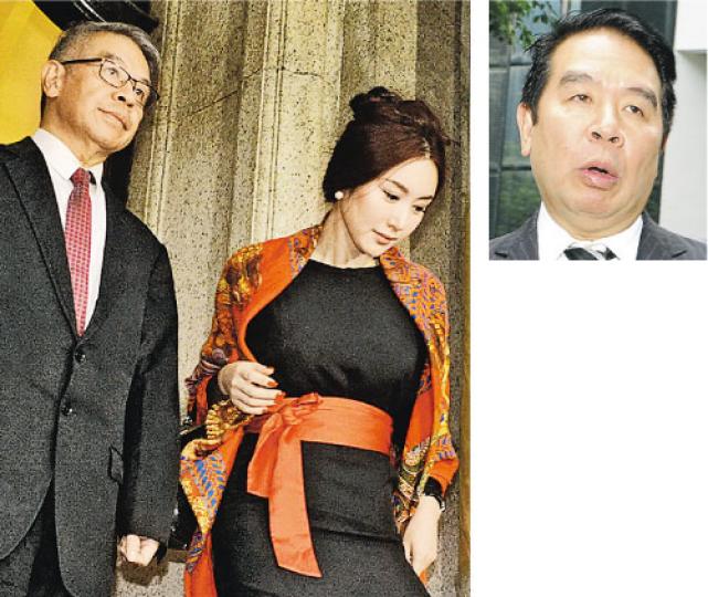 楊家誠(左)昨日交出700萬元保釋金及600萬元人事擔保後,由妻子王曼酈(右)陪同離開法院。楊入獄後顯得消瘦,原本黑頭變白髮,昨離開終審法院時只回應「平常心、感謝主」。小圖為楊入獄前所攝。(鍾林枝攝) 楊家誠(左)昨日交出700萬元保釋金及600萬元人事擔保後,由妻子王曼酈(右)陪同離開法院。楊入獄後顯得消瘦,原本黑頭變白髮,昨離開終審法院時只回應「平常心、感謝主」。小圖為楊入獄前所攝。(鍾林枝攝)