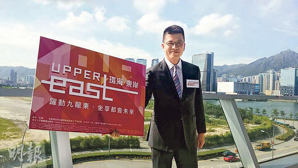 九建市務及銷售部總經理楊聰永表示,環海•東岸共涉1008伙,提供開放式、1房及2房戶型,實用面積約200方呎起,預計可於下月發售。(李宛婷攝) 九建市務及銷售部總經理楊聰永表示,環海•東岸共涉1008伙,提供開放式、1房及2房戶型,實用面積約200方呎起,預計可於下月發售。(李宛婷攝)