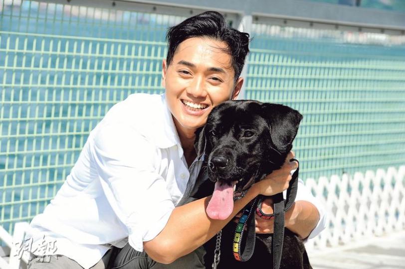 鄭俊弘與Riley情同父子。(攝影:鍾偉茵、梁榮達)鄭俊弘與Riley惜惜,羨慕死不少歌迷!(攝影:鍾偉茵、梁榮達)鄭俊弘一有時間就會帶Riley去狗仔公園玩。(攝影:鍾偉茵、梁榮達)訪問期間,Riley一直乖乖地坐在鄭俊弘身邊。(攝影:鍾偉茵、梁榮達)Riley現在遇到其他狗仔都表現友善,不會再打架。(攝影:鍾偉茵、梁榮達) 鄭俊弘與Riley情同父子。(攝影:鍾偉茵、梁榮達)鄭俊弘與Riley惜惜,羨慕死不少歌迷!(攝影:鍾偉茵、梁榮達)鄭俊弘一有時間就會帶Riley去狗仔公園玩。(攝影:鍾偉茵、梁榮達)訪問期間,Riley一直乖乖地坐在鄭俊弘身邊。(攝影:鍾偉茵、梁榮達)Riley現在遇到其他狗仔都表現友善,不會再打架。(攝影:鍾偉茵、梁榮達)
