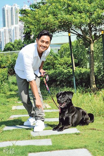 鄭俊弘現在叫Riley停低,Riley一定聽從指令。(攝影:鍾偉茵、梁榮達) 鄭俊弘現在叫Riley停低,Riley一定聽從指令。(攝影:鍾偉茵、梁榮達)
