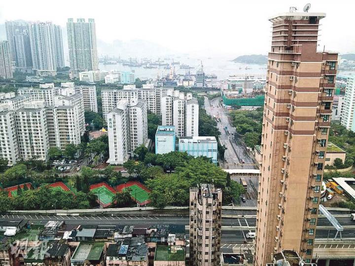 丰匯3座高層實用362方呎C室,業主月租叫價1.7萬元,屬屋苑叫價最高的1房戶;單位最大賣點是座擁開揚西九龍及昂船洲海景。(林可為攝) 1房單位因處高層,採光充足;另外,在開放式廚房前臨位置,裝設有固定工作枱(附鋅盤),而單位內櫳亦算四正。(林可為攝) 丰匯3座高層實用362方呎C室,業主月租叫價1.7萬元,屬屋苑叫價最高的1房戶;單位最大賣點是座擁開揚西九龍及昂船洲海景。(林可為攝) 1房單位因處高層,採光充足;另外,在開放式廚房前臨位置,裝設有固定工作枱(附鋅盤),而單位內櫳亦算四正。(林可為攝)