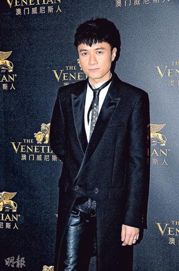 古巨基悉心打扮參與演唱會演出。(攝影:鍾偉茵) 古巨基悉心打扮參與演唱會演出。(攝影:鍾偉茵)