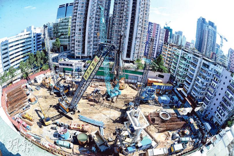 九建旗下紅磡環海•東岸，昨日已上載樓書；全盤涉1008伙，提供開放式至兩房戶型，每層單位數目多達36伙。（劉焌陶攝）