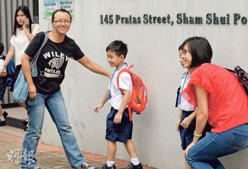 聖公會聖多馬小學昨舉行新生家長會,校方解釋應對鉛水問題的措施,不少家長獲悉後表示對安排感放心。(劉焌陶攝) 聖公會聖多馬小學昨舉行新生家長會,校方解釋應對鉛水問題的措施,不少家長獲悉後表示對安排感放心。(劉焌陶攝)
