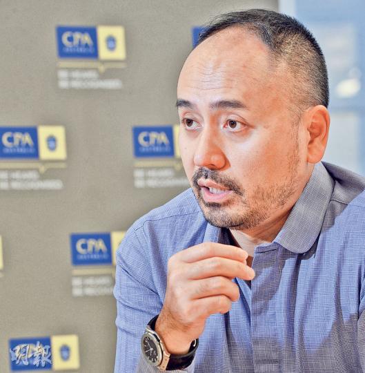 澳洲會計師公會大中華區分會前會長李文傑表示,近年本港「9號牌」的確變得「搶手」,主要由於有內地資金想「走出去」,同時亦有外資想「走進去」。(劉焌陶攝) 澳洲會計師公會大中華區分會前會長李文傑表示,近年本港「9號牌」的確變得「搶手」,主要由於有內地資金想「走出去」,同時亦有外資想「走進去」。(劉焌陶攝)