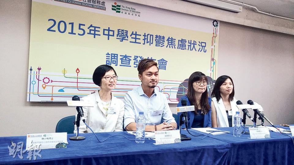 浸信會愛群社會服務處青少年精神健康服務註冊社工馮澤棠(左二)建議,在全港中學普查識別有潛藏精神困擾的學生。(蔡浩儀攝) 浸信會愛群社會服務處青少年精神健康服務註冊社工馮澤棠(左二)建議,在全港中學普查識別有潛藏精神困擾的學生。(蔡浩儀攝)