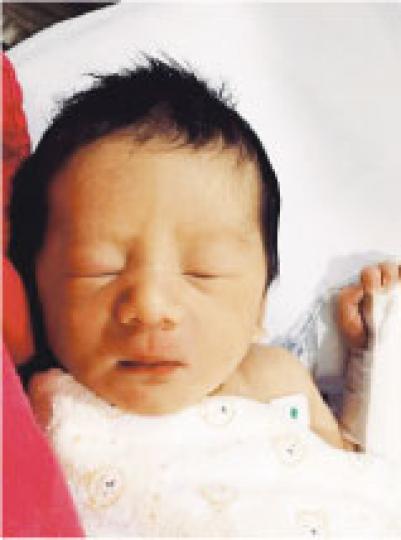 隋棠誕下兒子Max,小寶寶精靈可愛。(微博圖片)隋棠採取自然分娩。(微博圖片) 隋棠誕下兒子Max,小寶寶精靈可愛。(微博圖片)隋棠採取自然分娩。(微博圖片)