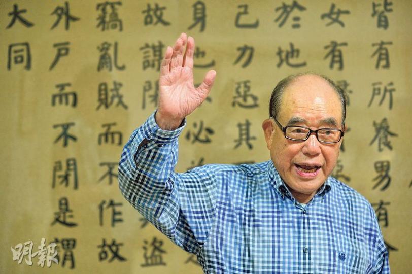 曾參與抗戰和國共內戰、當過台灣國防部長的陸軍一級上將郝柏村,呼籲習近平等大陸新一代領導人敞開胸襟、放眼世界,讓抗日戰爭的真相代代相傳。(鄧宗弘攝)郝柏村辦公室牆上掛着自己早年的畫像。(鄧宗弘攝) 曾參與抗戰和國共內戰、當過台灣國防部長的陸軍一級上將郝柏村,呼籲習近平等大陸新一代領導人敞開胸襟、放眼世界,讓抗日戰爭的真相代代相傳。(鄧宗弘攝)郝柏村辦公室牆上掛着自己早年的畫像。(鄧宗弘攝)