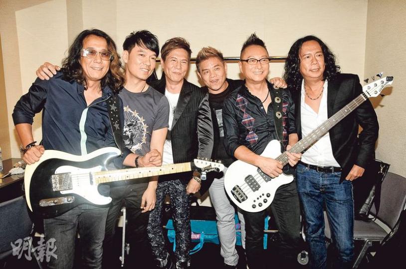 太極樂隊六人合體演出,Ricky(左二)開腔講女友戴夢夢成為焦點。(攝影:孫華中) 太極樂隊六人合體演出,Ricky(左二)開腔講女友戴夢夢成為焦點。(攝影:孫華中)